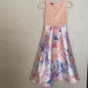 Peachy Floral full length dress.  Size 8 (Girls)